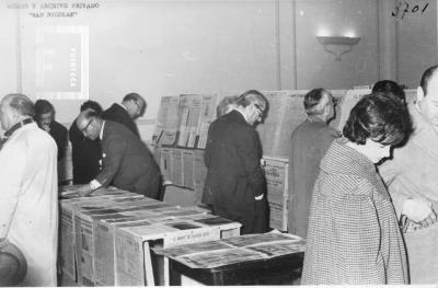 Asistentes a la Primera Exposición del Periodismo Argentino, realizada por G. S. Chervo. Sector periodismo nicoleño