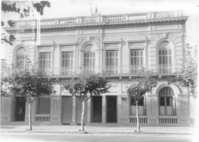 Ex Agencia Consular de Italia (1875), ex Sede Municipal (1904-5), desde 1906 Colegio Nacional