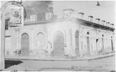 Lavalle y San Martín, esquina Sur. Única casa sin ochava.