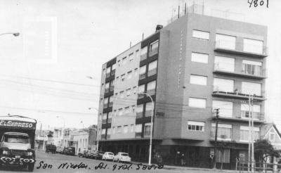 Av. Savio y Pellegrini, esquina sur, edificio Bonelli