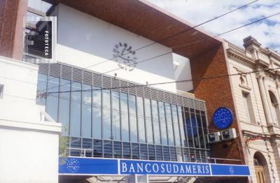 Edificio Banco de Sudameris, junto al Teatro
