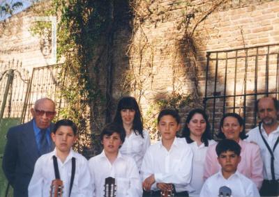 Gs S. y Mirta Chervo, Cintia Bravo y David Paganini con sus alumnos del Centro Tradicionalista