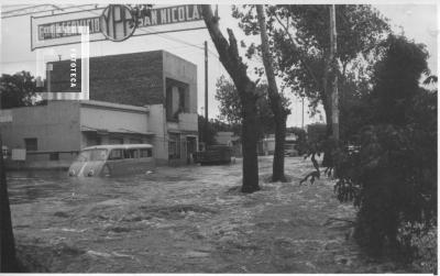 Inundación calle Urquiza desde Alberdi hacia el oeste