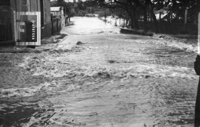 Inundación calle Guardias Nacionales y Guruciaga hacia el norte