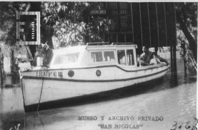 Ranchada isla Rodolfo Agusti. Creciente del río
