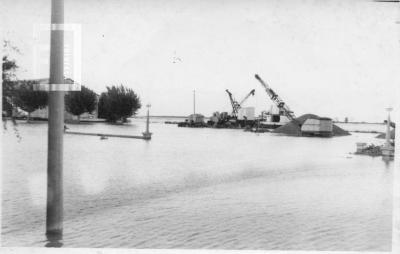 Muelle de Cabotaje desde Lavalle y Avda. Costanera, hacia el norte.
