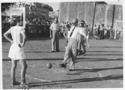 Puntapié Inicial del Campeonato. Sr. Arturo F. Ríos