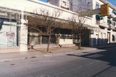 Ex local de Copesa, Pellegrini antes de llegar a Alvear, vereda par
