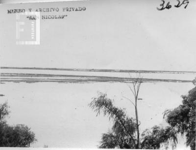 Islas del Paraná desde el Monumento al Combate Naval, creciente