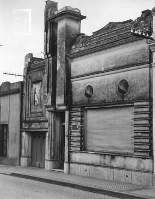 Casa de calle Rivadavia entre Pellegrini y Garibaldi, luego instituto psiquiátrico