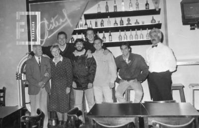 Carlos Moyano y otros en Bar Astul. Día de su inauguración