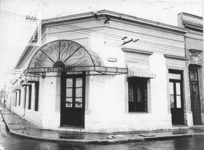 Francia y Belgrano, esquina este