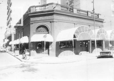 Mitre y Sarmiento, esquina oeste