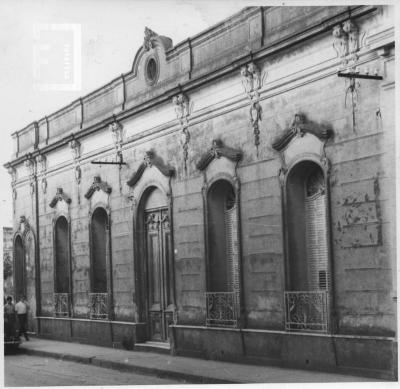 Fachada de la casa que habitó el Cnel. Somoza, Jefe del Batallón San Nicolás en la guerra del Paraguay. Calle Buenos Aires (hoy Alem) Nº 82