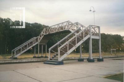 Puente sobre las vías de la estación del Ferrocarril Mitre