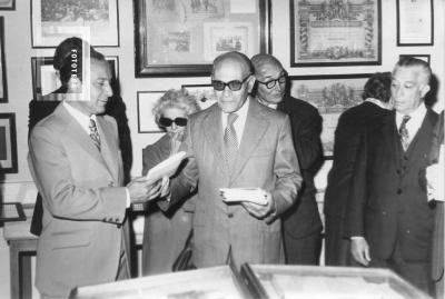 Entrega del libro //Cnel. Juan Lucio Somoza// al Intendente Huergo, en Museo Municipal