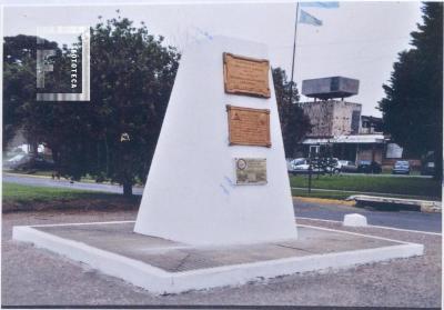 Monolito recordatorio de Malvinas en Barrio Somisa