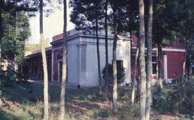 Estancia La Esperanza, Conesa. Edificio y arboleda