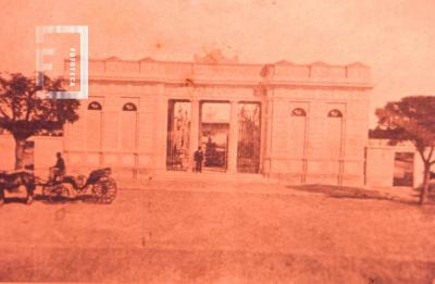 Cementerio, entrada, 1905