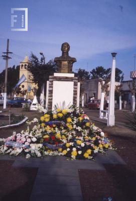 Gral. Rojo. Busto San Martín