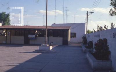 Patio y mástil Escuela Nº 29