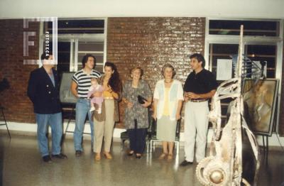 Exposición en la U. T. N. Hugo René Gorgone (der.)