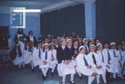 Escuela María Auxiliadora, alumnos de 4º grado, durante proyección diapositivas por G. S. Chervo