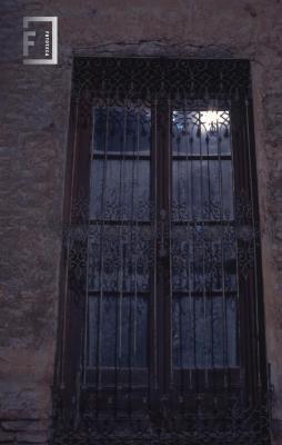 Ventana casa de calle Sarmiento entre Lavalle y Guruciaga