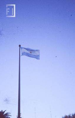 Plaza Mitre, bandera izada
