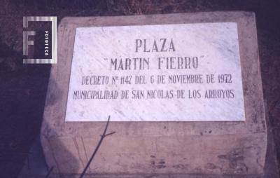 Plaza Martín Fierro, placa