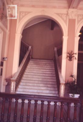 Teatro Municipal, entrada a tertulia, escalera