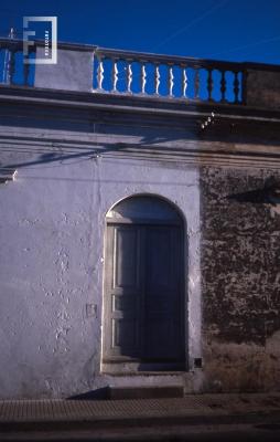 Calle Lavalle entre San Martín y Chacabuco, detalle puerta