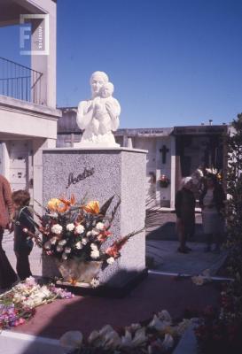 Cementerio. Monumento a la Madre