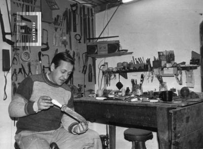 Roberto Rovea, artesano fabricante de cuchillos