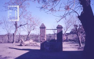 Pozo de agua, Av. Álvarez al fondo