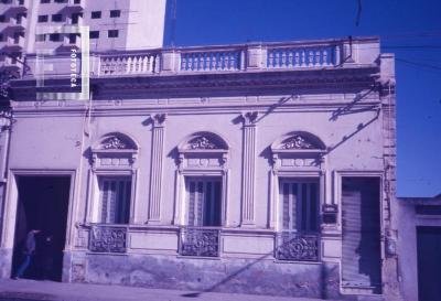 Sarmiento entre Mitre y Belgrano, ex Registro Civil
