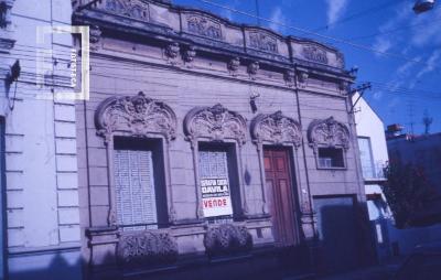 Alem entre Ameghino y Garibaldi, casa vecina a Altos de Acosta