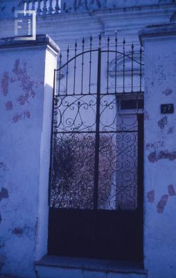 Puerta de hierro casa de Juan B. Justo 77