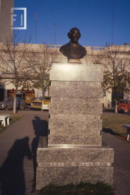 Busto de Mitre, Plaza Mitre
