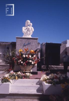 Monumento a la Madre, cementerio