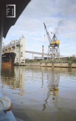 Elevadores de la Junta de Granos, desde el río