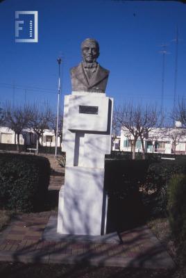 La Emilia, busto a San Martín