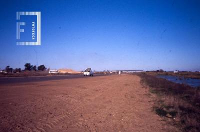 Autopista en construcción, cerca del camino San Nicolás-La Emilia