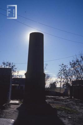 Villa Hermosa, restos chimenea de la ex Fábrica de Papel