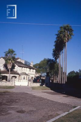 La Emilia, chalet y monumento