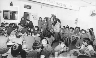 Hogar San Luis Gonzaga, niños en el comedor