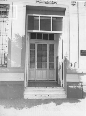 Hogar del Carmen, vista exterior puerta ingreso