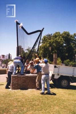 Instalación del Monumento a la Música en la Plaza de los Inmigrantes