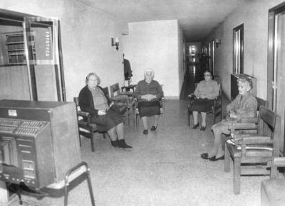 Hogar del Carmen, abuelas