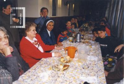 Hogar Vicentino, abuelas en comedor